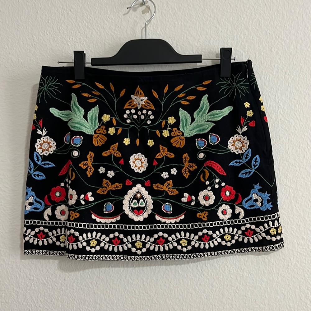 Zara Woman Embroidered Skirt